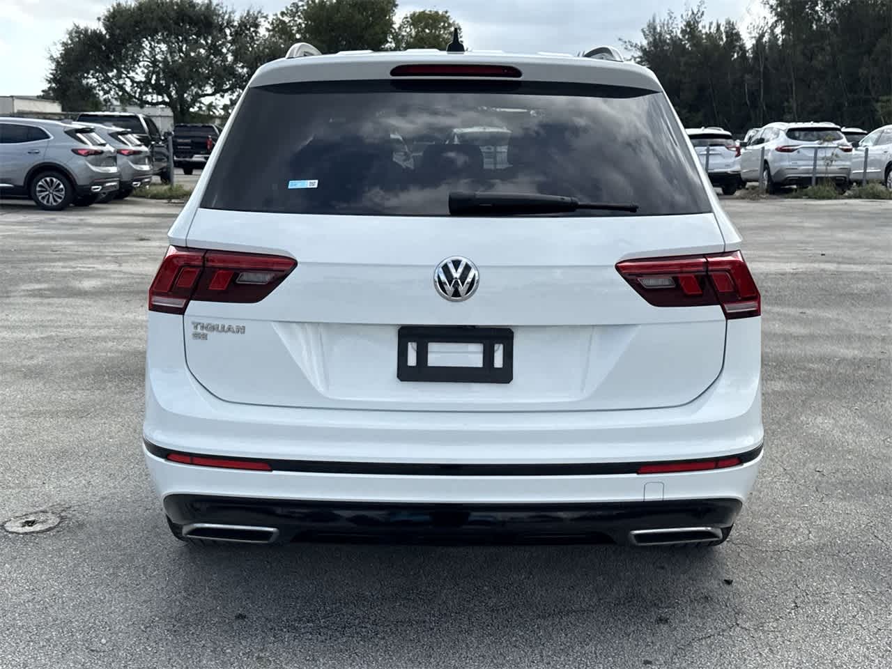 2020 Volkswagen Tiguan SE R-Line Black 5