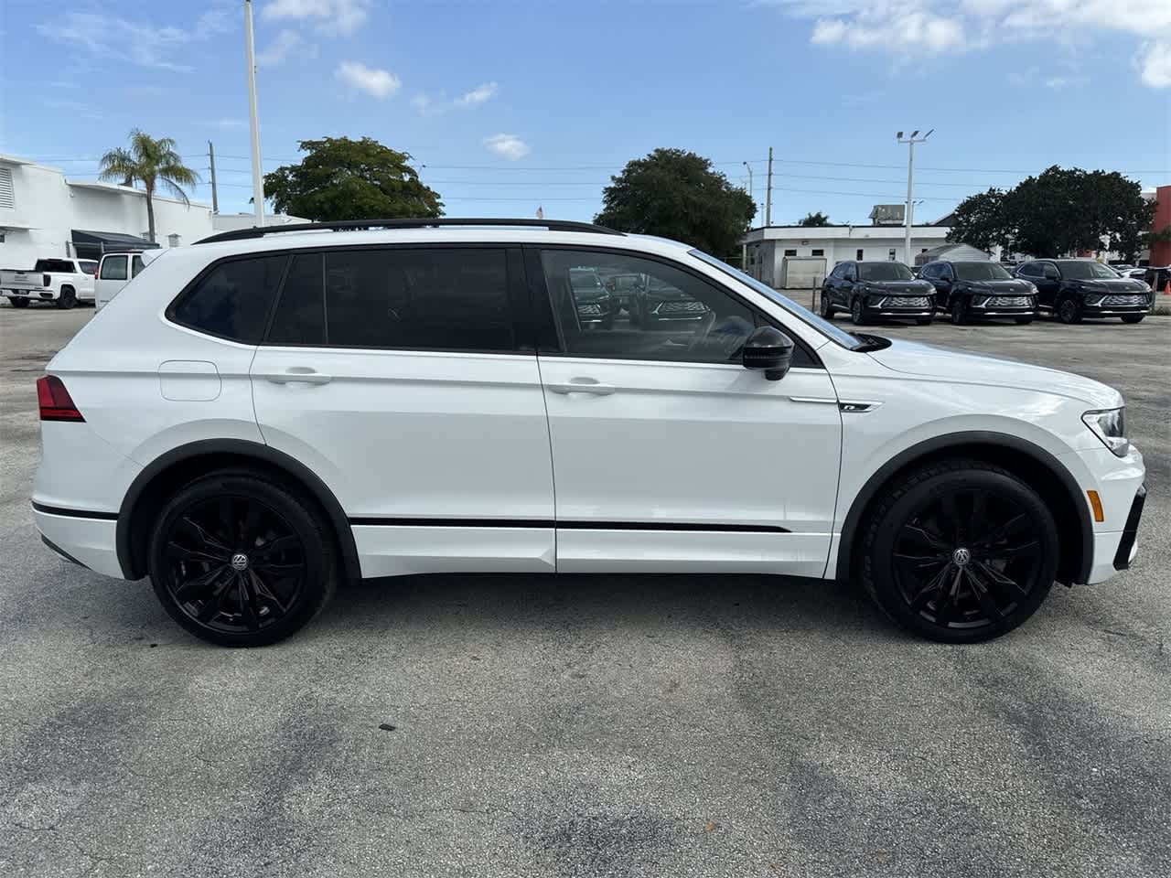 2020 Volkswagen Tiguan SE R-Line Black 4