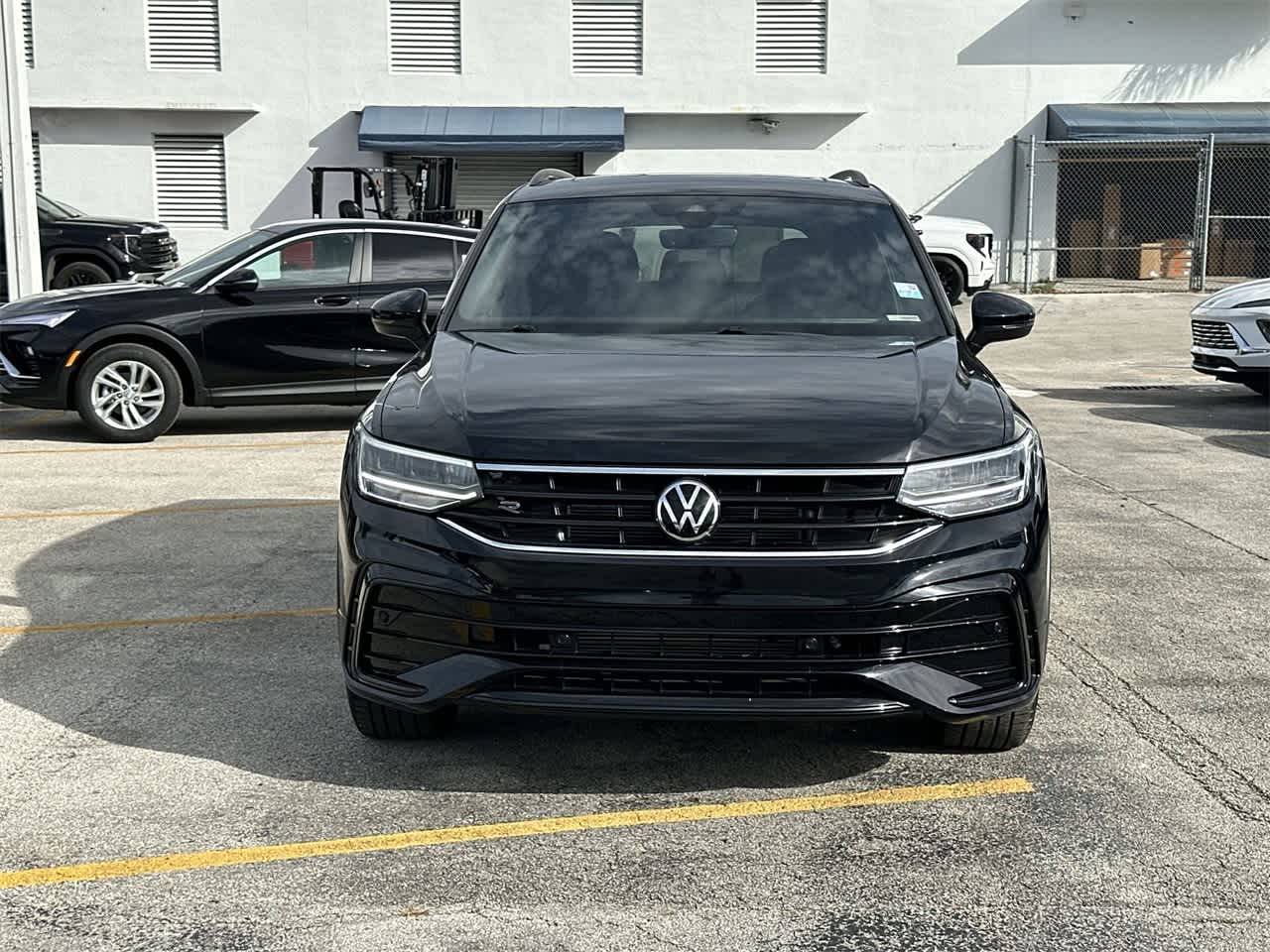 2023 Volkswagen Tiguan SE R-Line Black 8