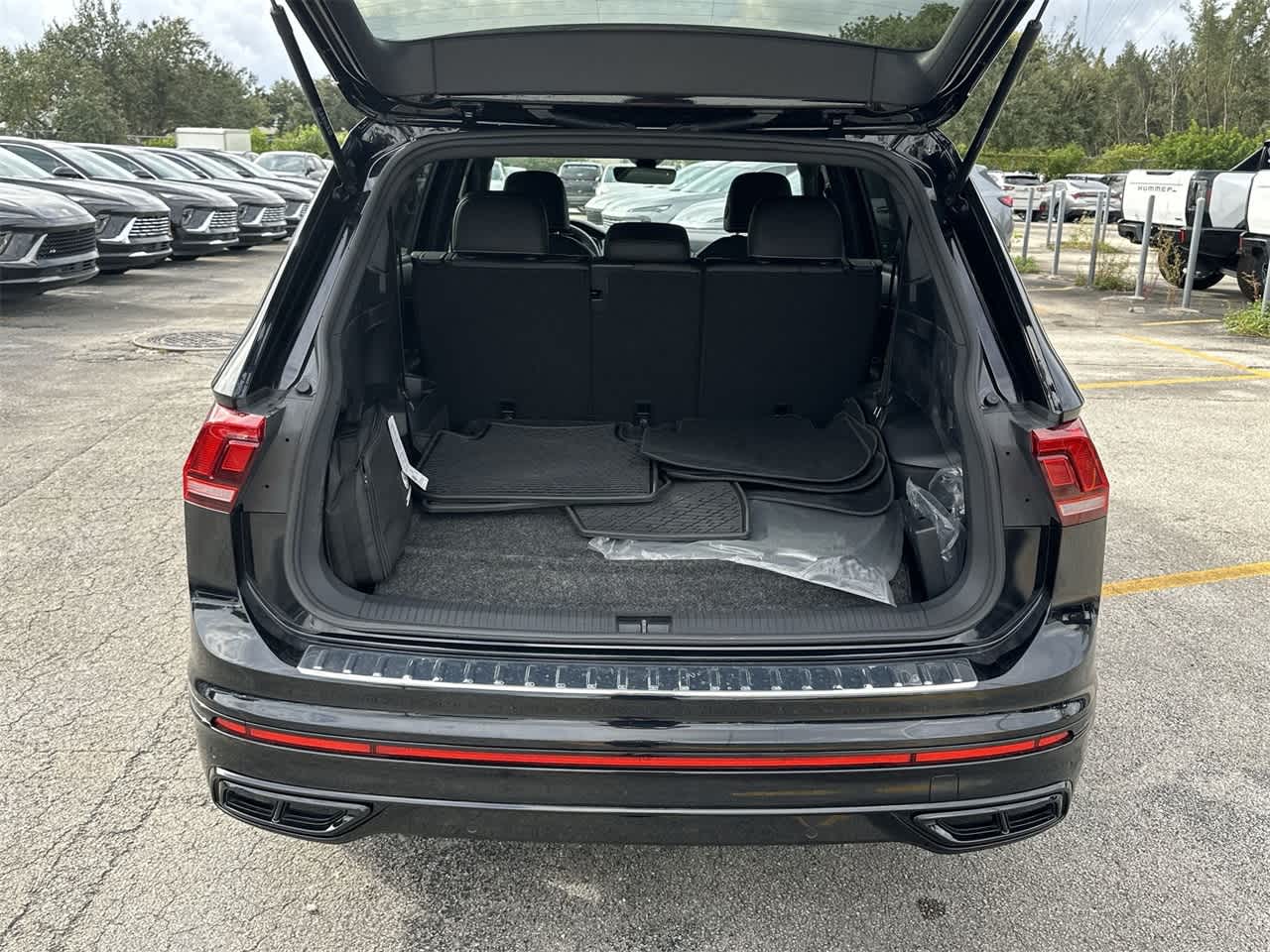 2023 Volkswagen Tiguan SE R-Line Black 29