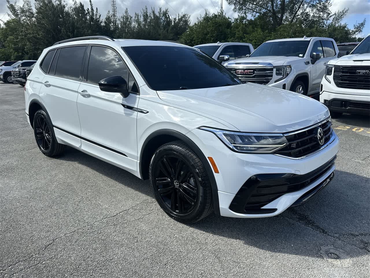 2022 Volkswagen Tiguan SE R-Line Black 3