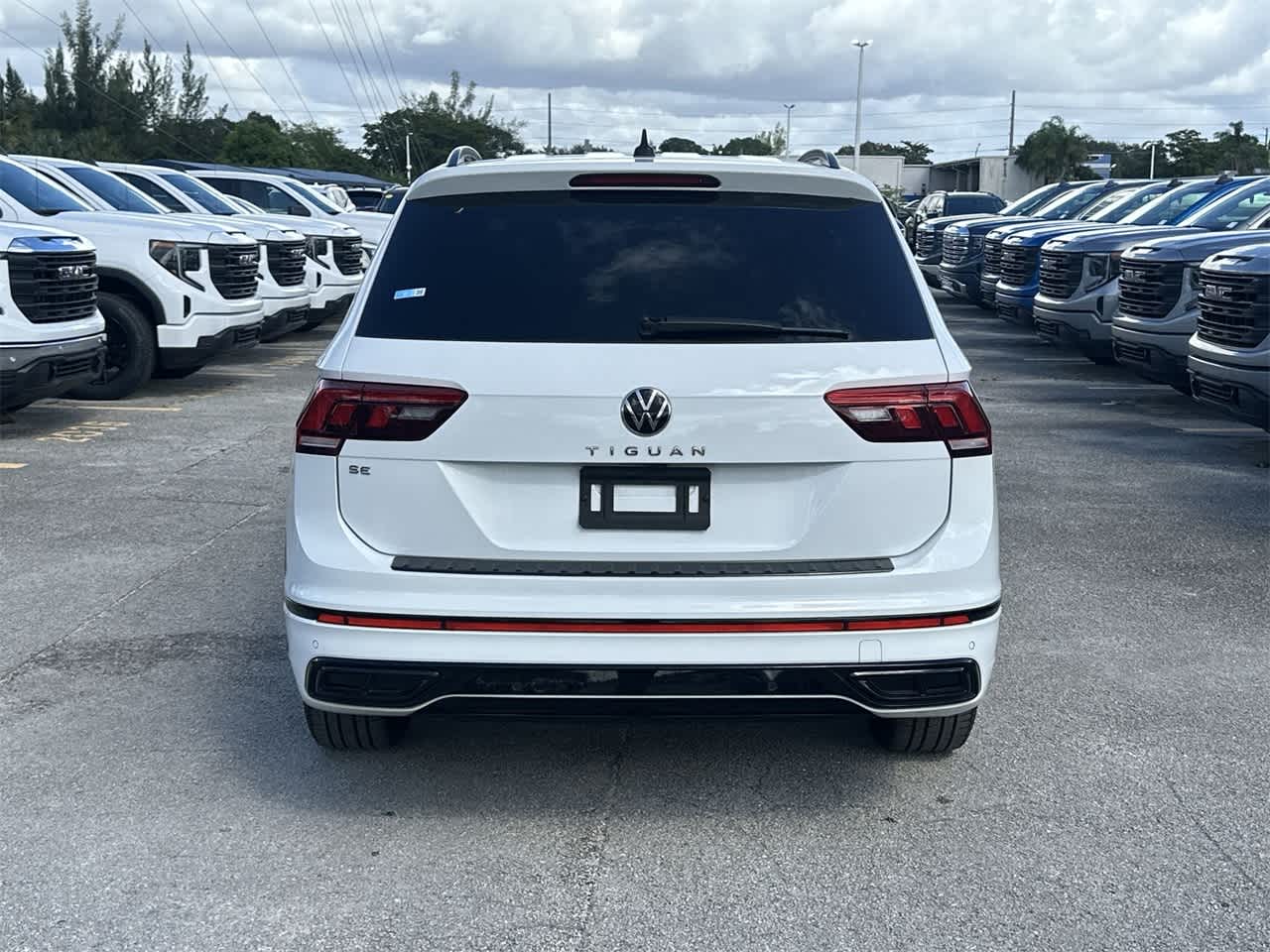 2022 Volkswagen Tiguan SE R-Line Black 5