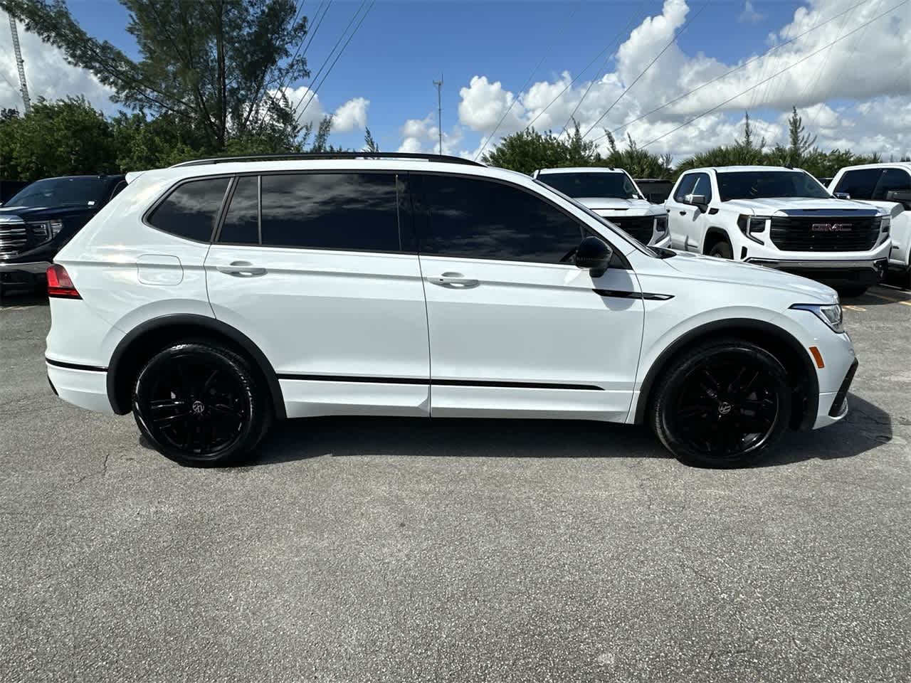 2022 Volkswagen Tiguan SE R-Line Black 4