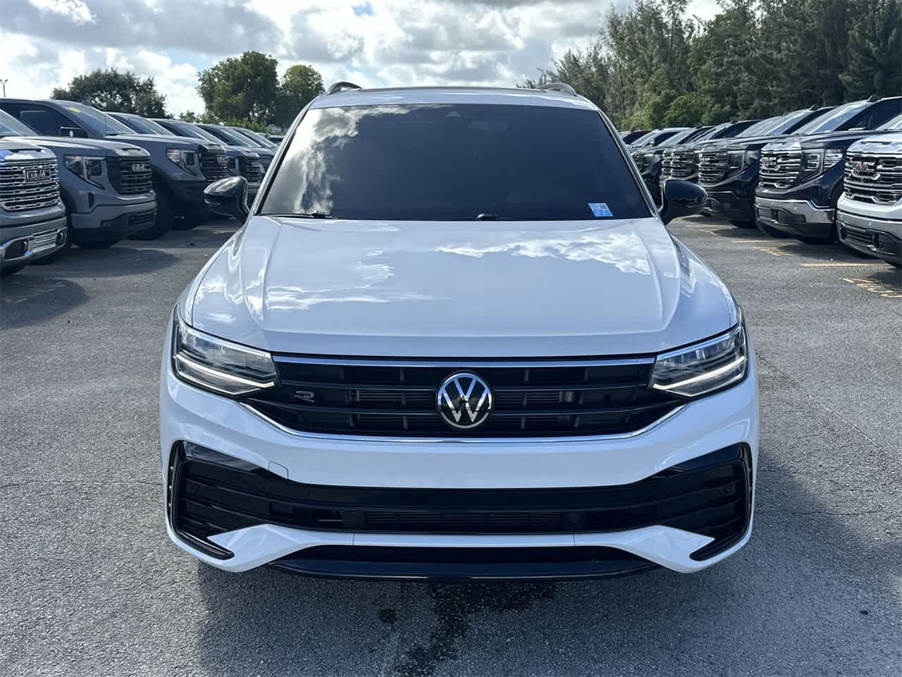 2022 Volkswagen Tiguan SE R-Line Black 2