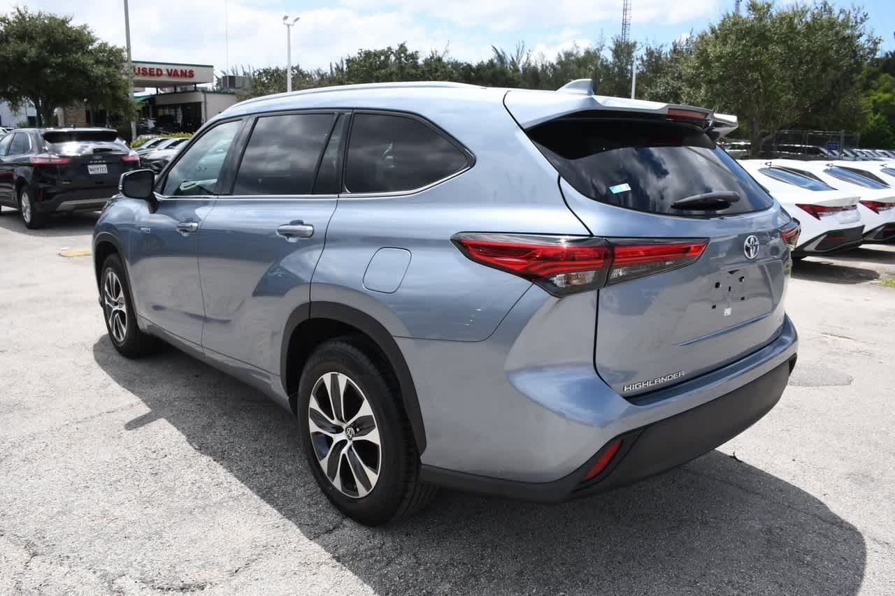 2021 Toyota Highlander Hybrid XLE 4