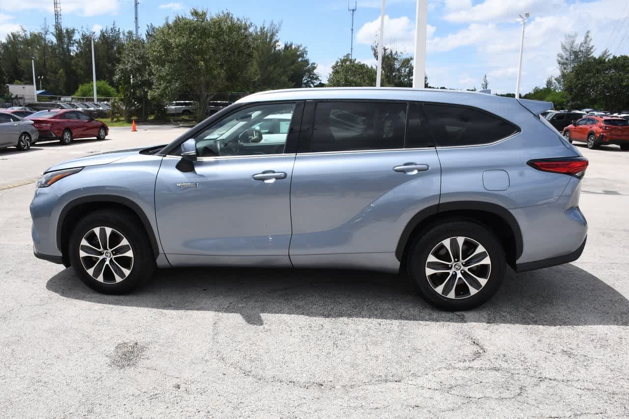 2021 Toyota Highlander Hybrid XLE 3