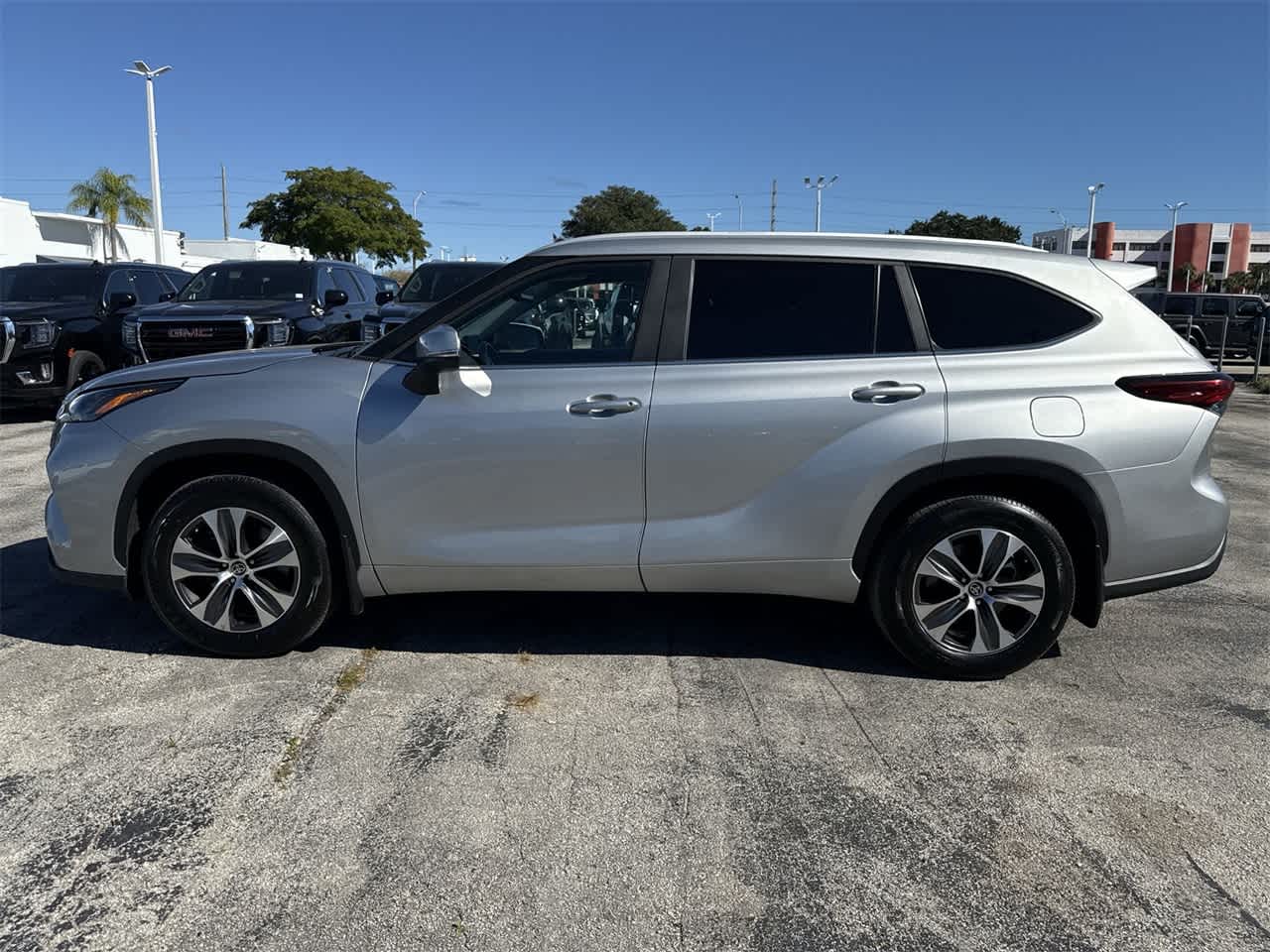 2023 Toyota Highlander XLE 14