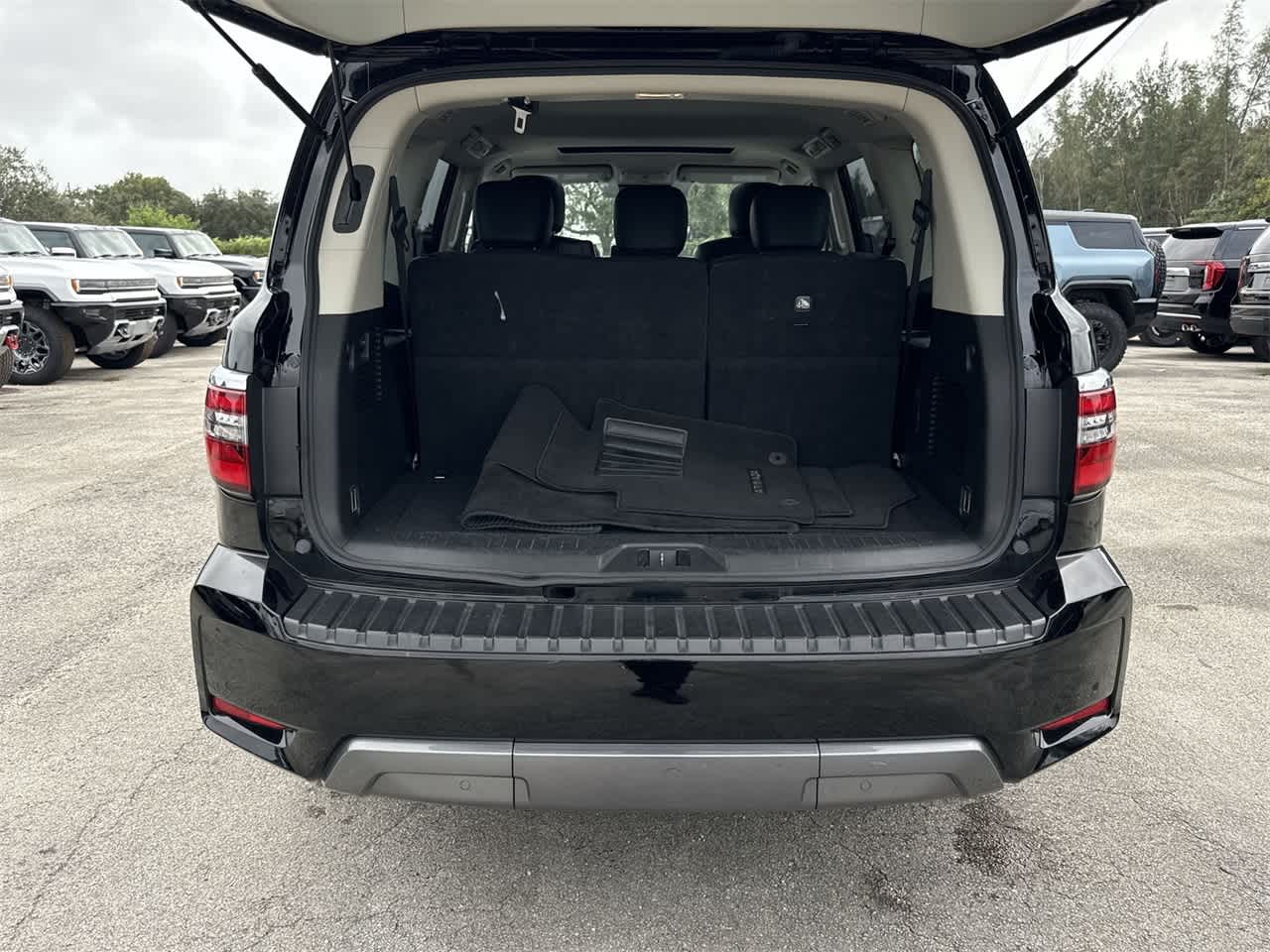 2023 Nissan Armada SL 23