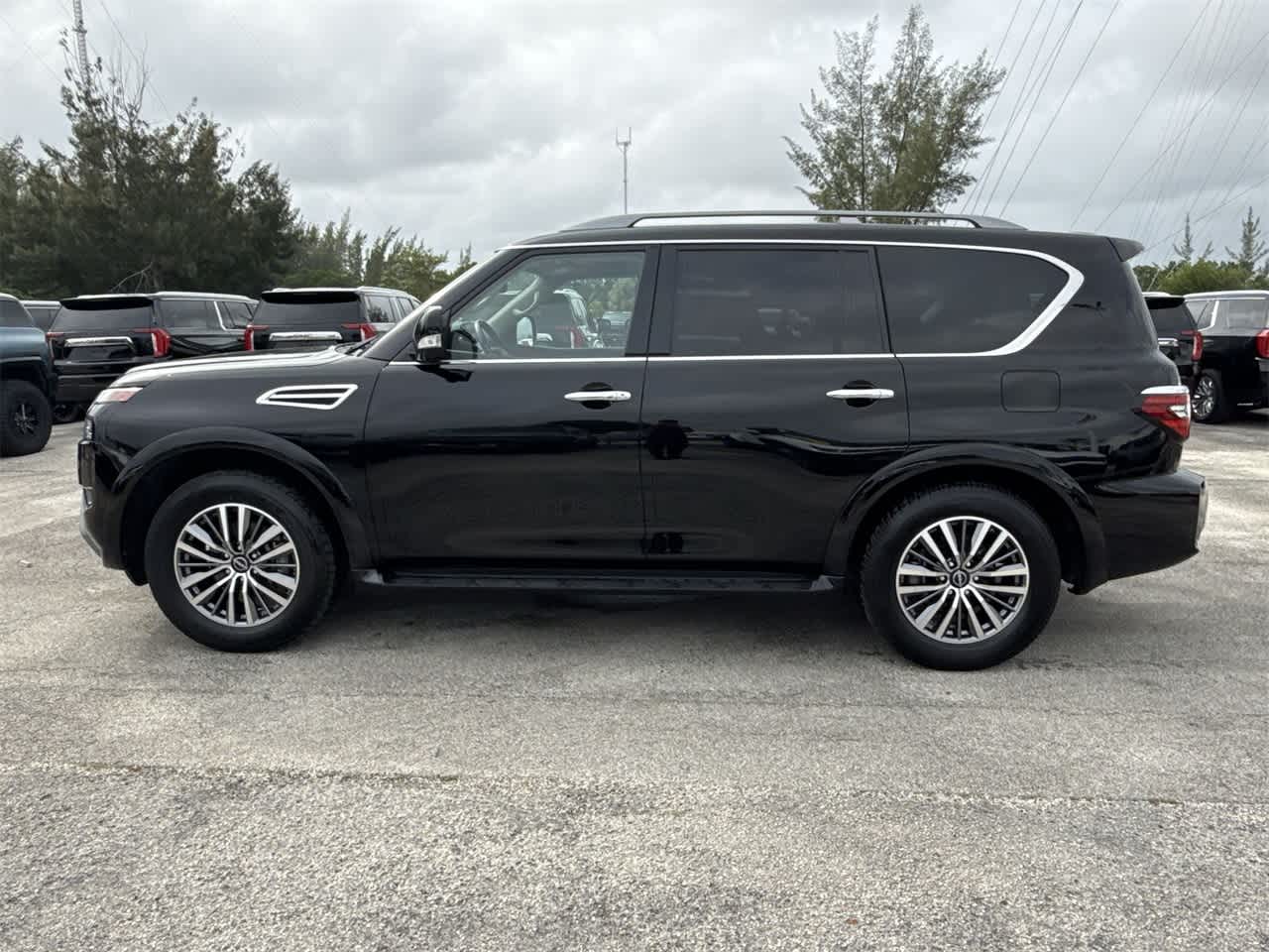 2023 Nissan Armada SL 8