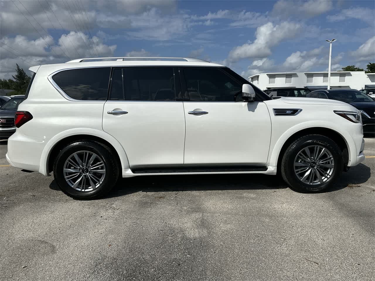 2022 INFINITI QX80 LUXE 4