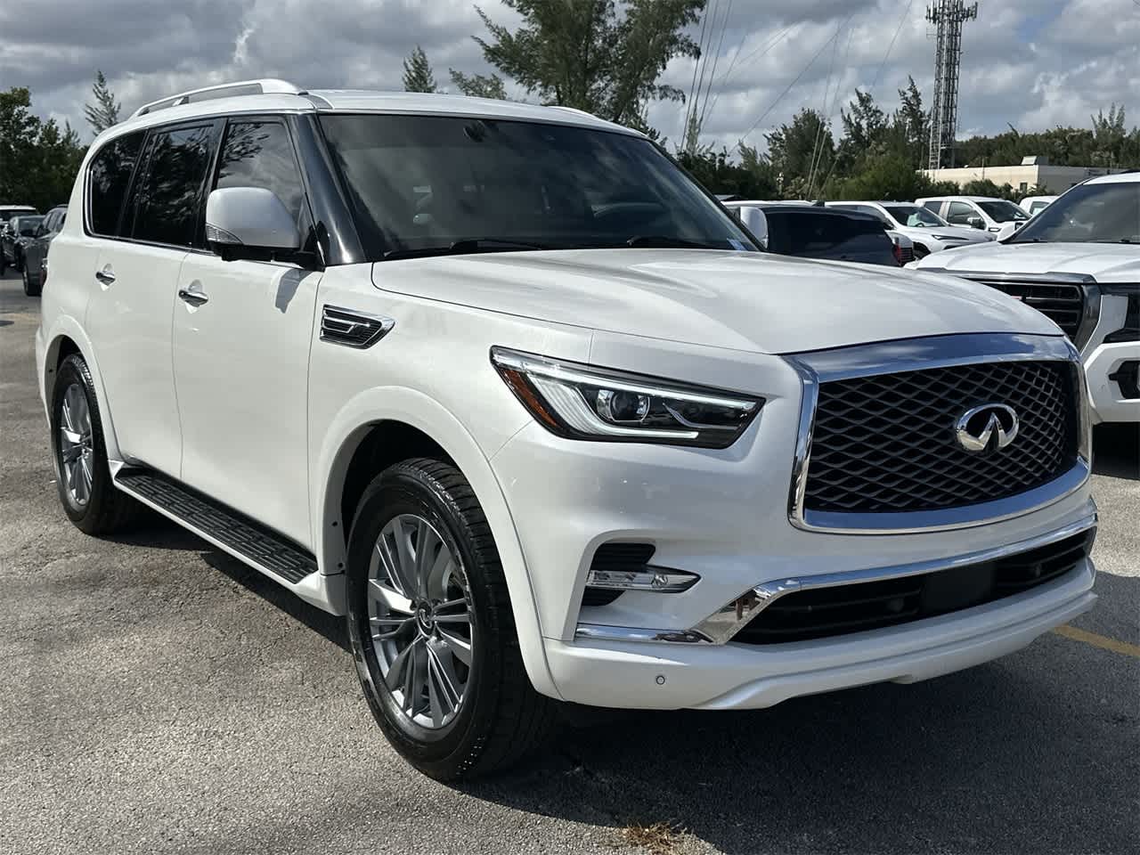 2022 INFINITI QX80 LUXE 3