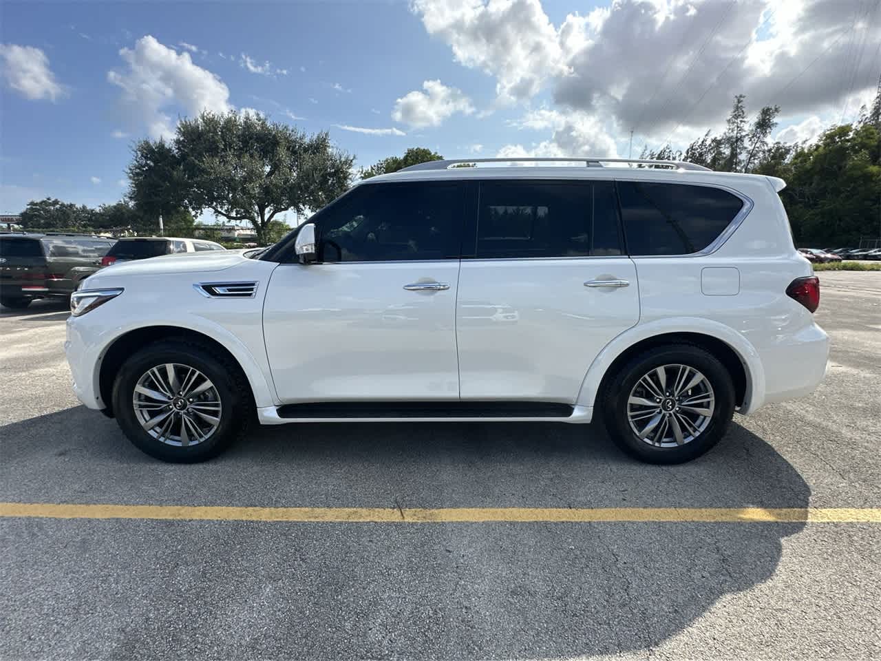 2022 INFINITI QX80 LUXE 8