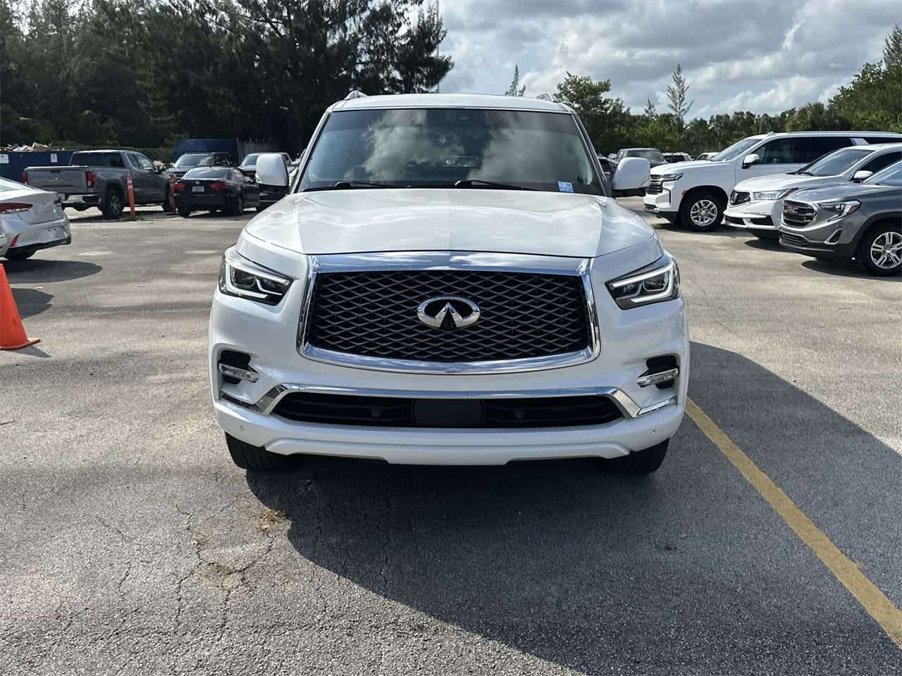 2022 INFINITI QX80 LUXE 2