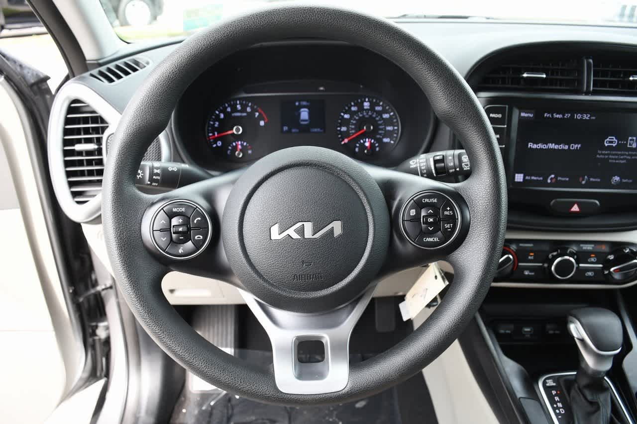 2022 Kia Soul LX 15