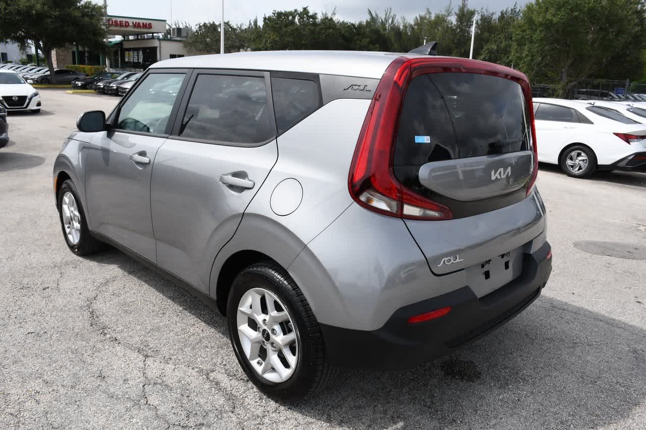 2022 Kia Soul LX 4