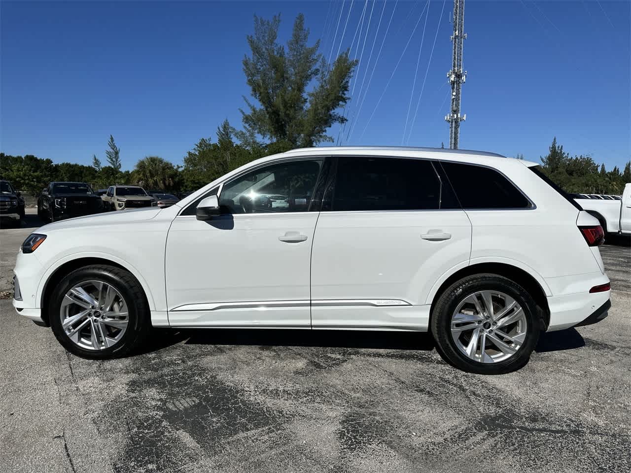 2022 Audi Q7 Premium Plus 8