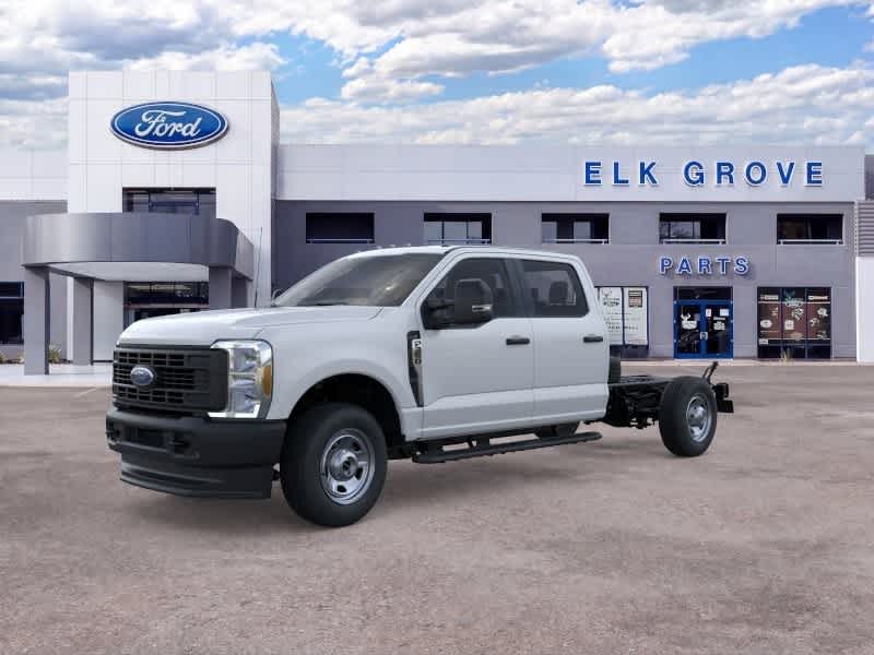 Oxford White 2026 Ford F-350 Super Duty Chassis Pickup Truck Four-Wheel Drive Automatic
