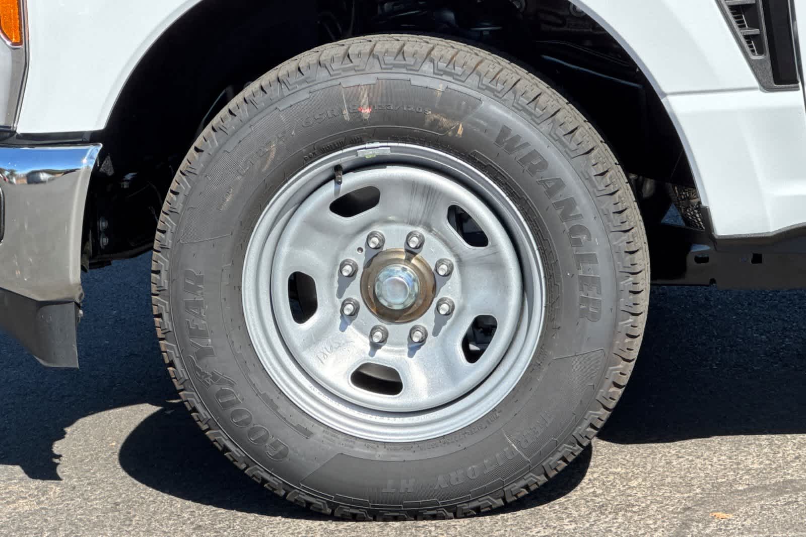 New 2027 Ford Super Duty F-350 SRW Truck