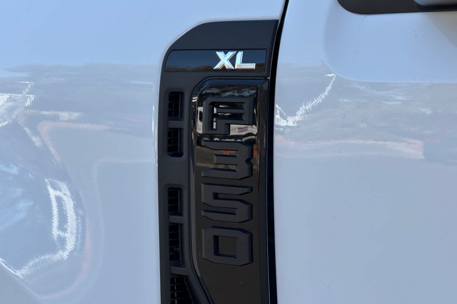 New 2027 Ford Super Duty F-350 SRW Truck
