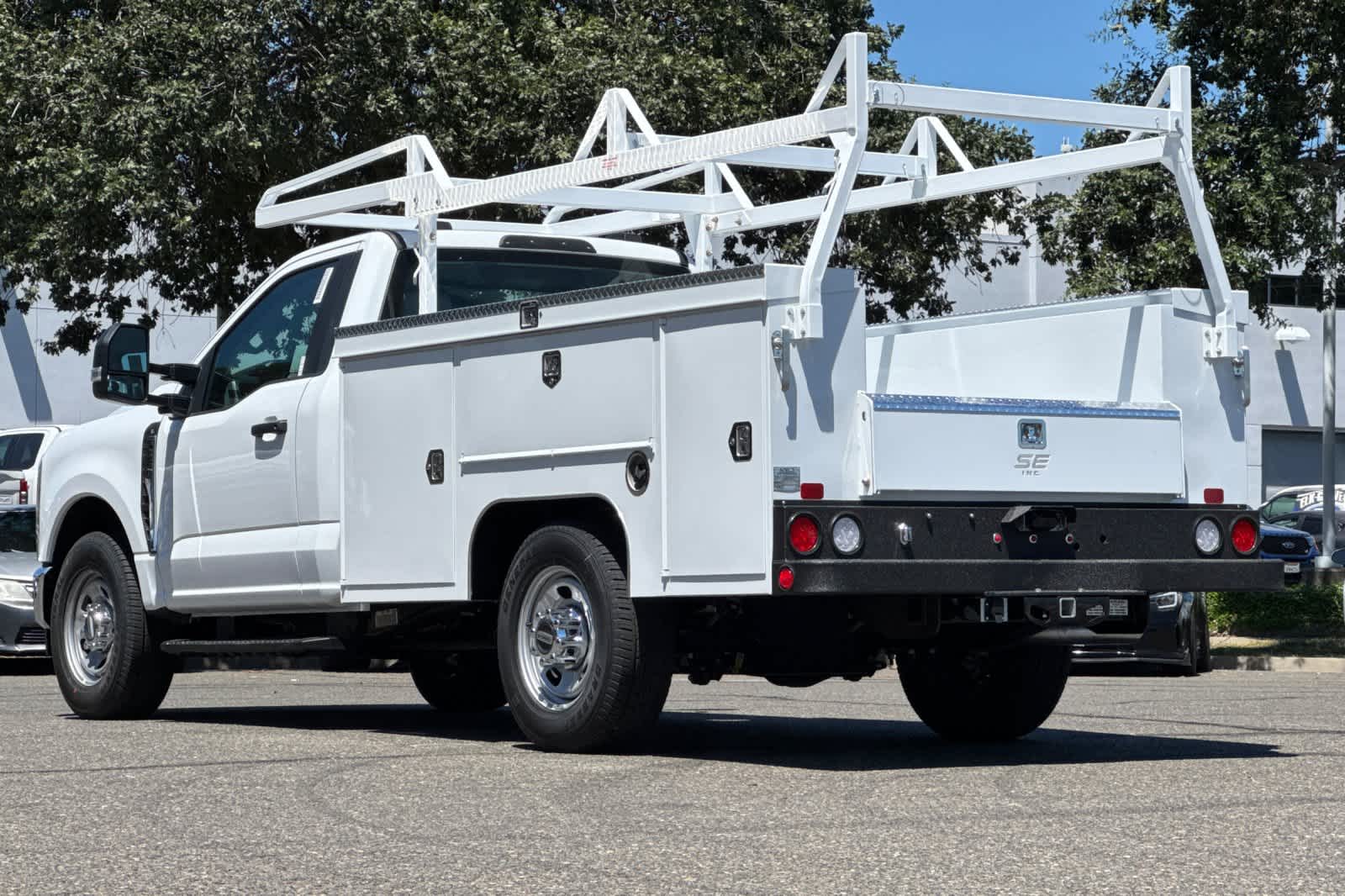 New 2026 Ford Super Duty F-350 SRW Chassis Cab Truck