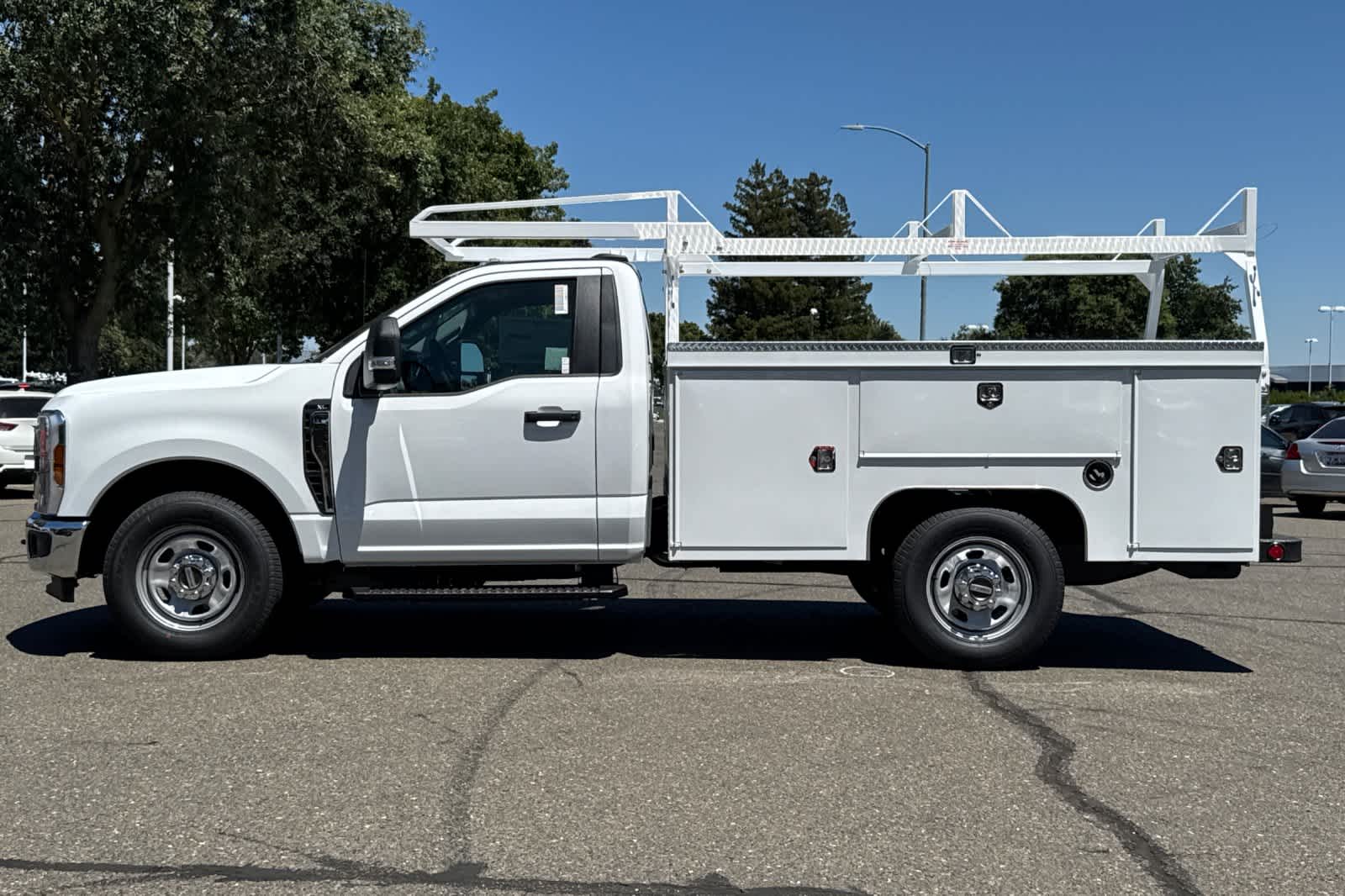 New 2026 Ford Super Duty F-350 SRW Chassis Cab Truck