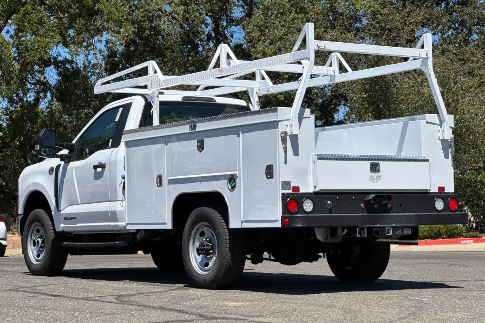 New 2026 Ford Super Duty F-350 SRW Chassis Cab Truck