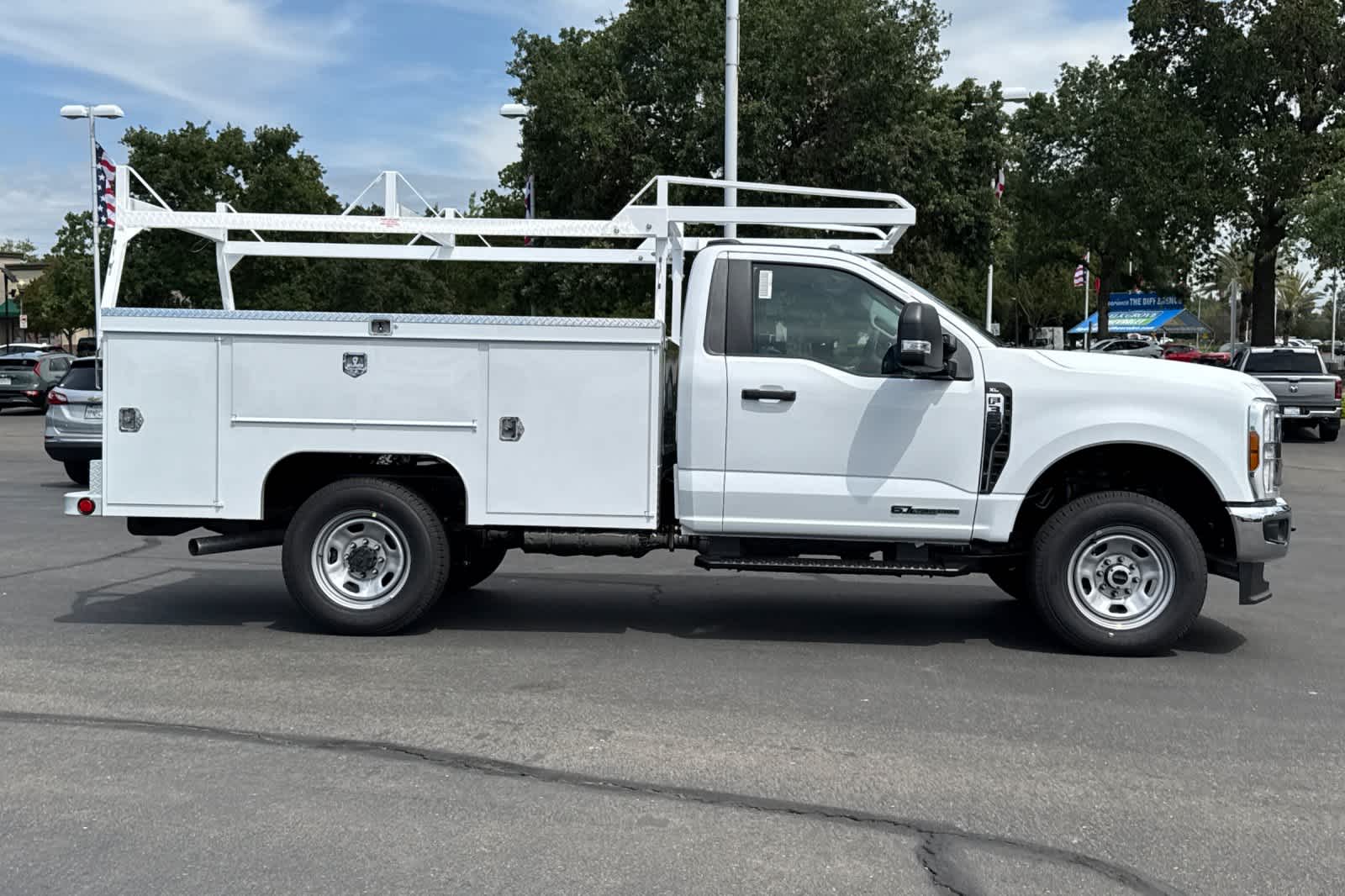 New 2026 Ford Super Duty F-350 SRW Chassis Cab Truck