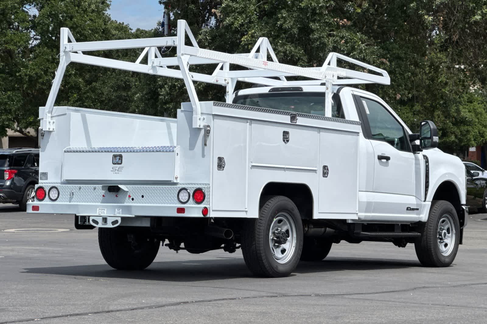 New 2026 Ford Super Duty F-350 SRW Chassis Cab Truck