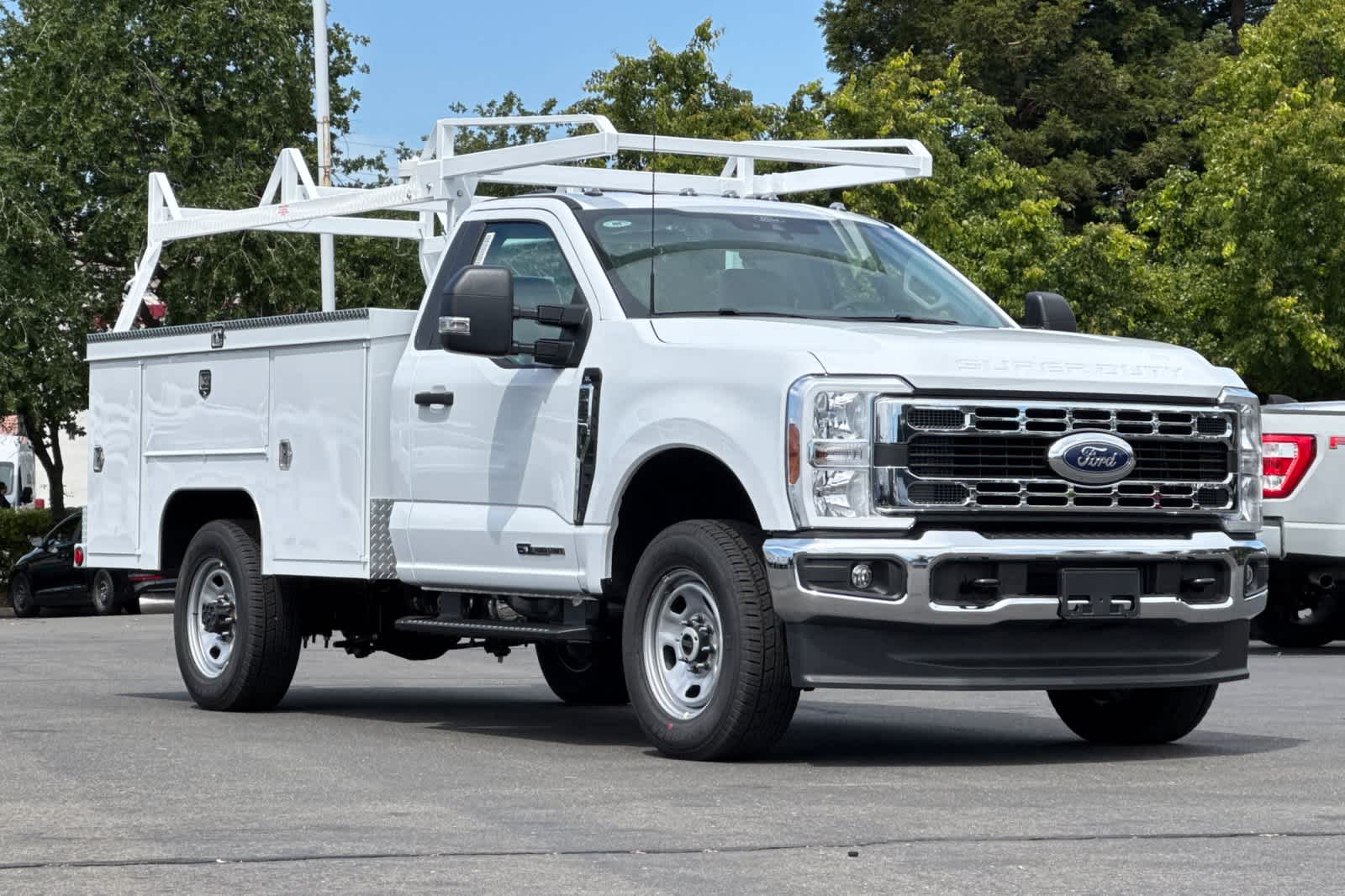 New 2026 Ford Super Duty F-350 SRW Chassis Cab Truck