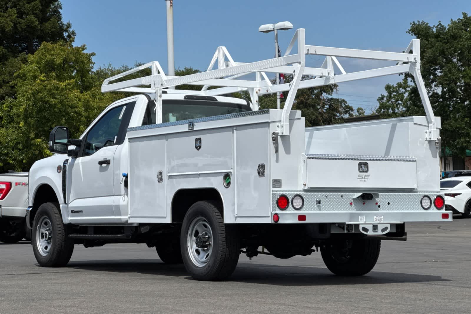 New 2026 Ford Super Duty F-350 SRW Chassis Cab Truck