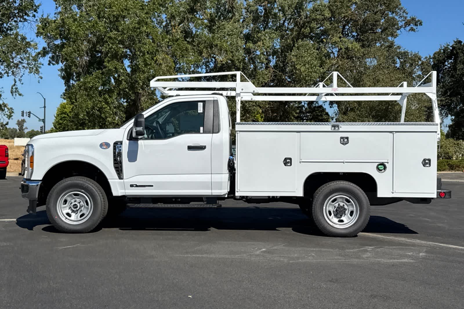New 2026 Ford Super Duty F-350 SRW Chassis Cab Truck