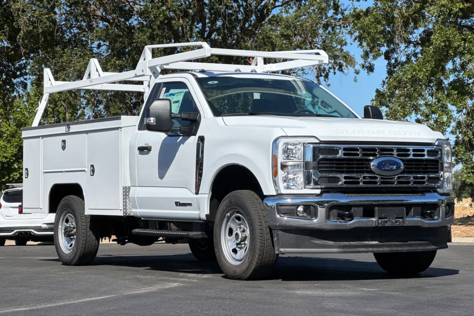 New 2026 Ford Super Duty F-350 SRW Chassis Cab Truck