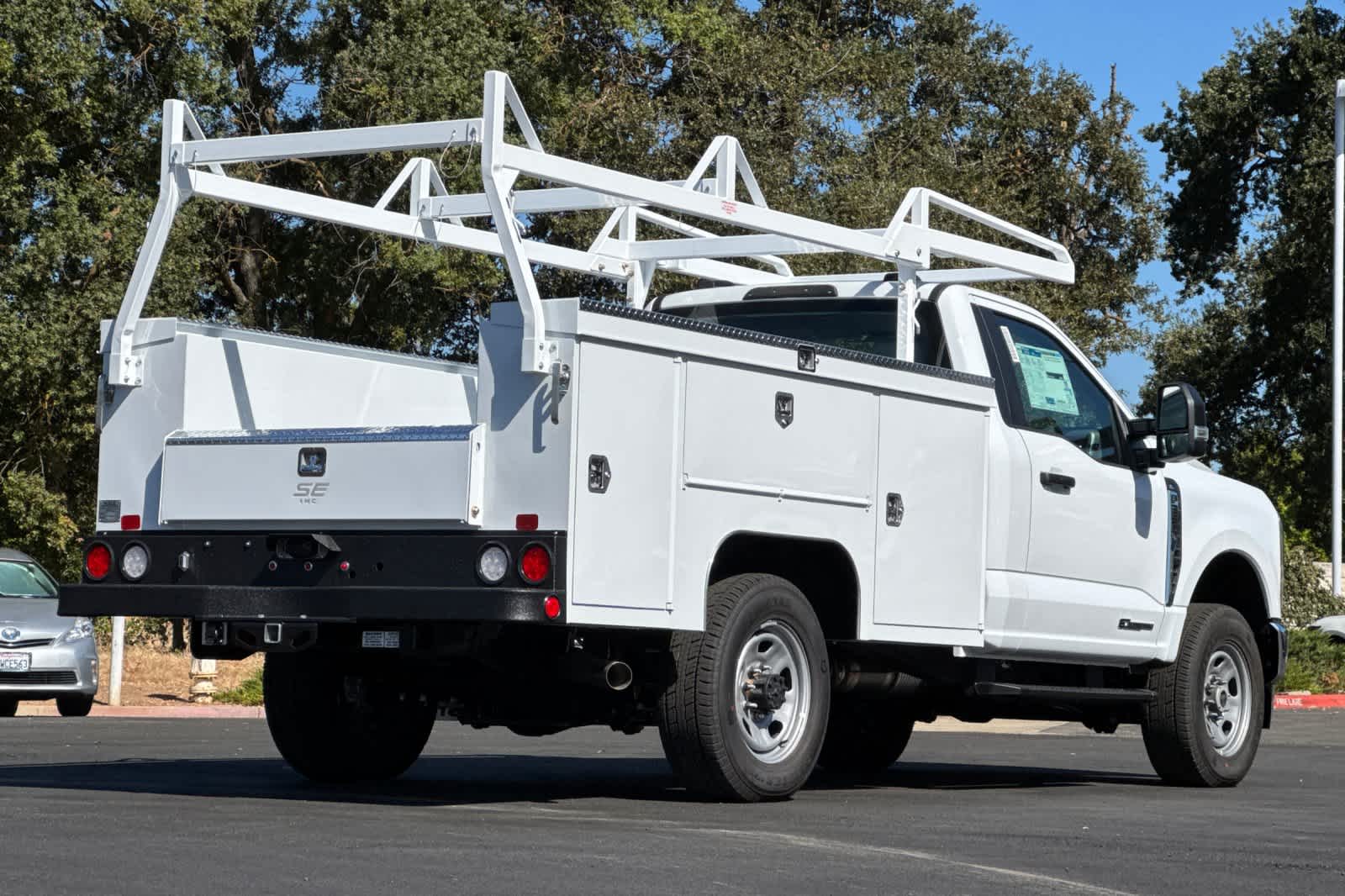 New 2026 Ford Super Duty F-350 SRW Chassis Cab Truck