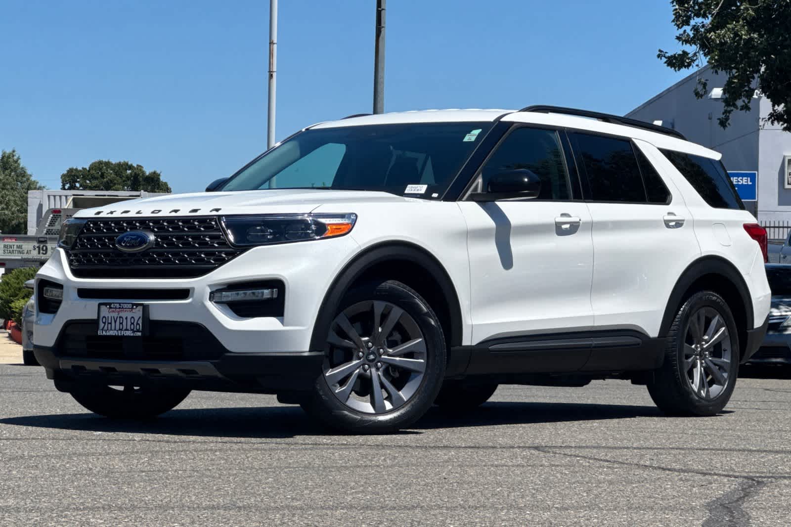 Star White Metallic Tri-Coat 2023 Ford Explorer SUV / Crossover Rear-Wheel Drive Automatic
