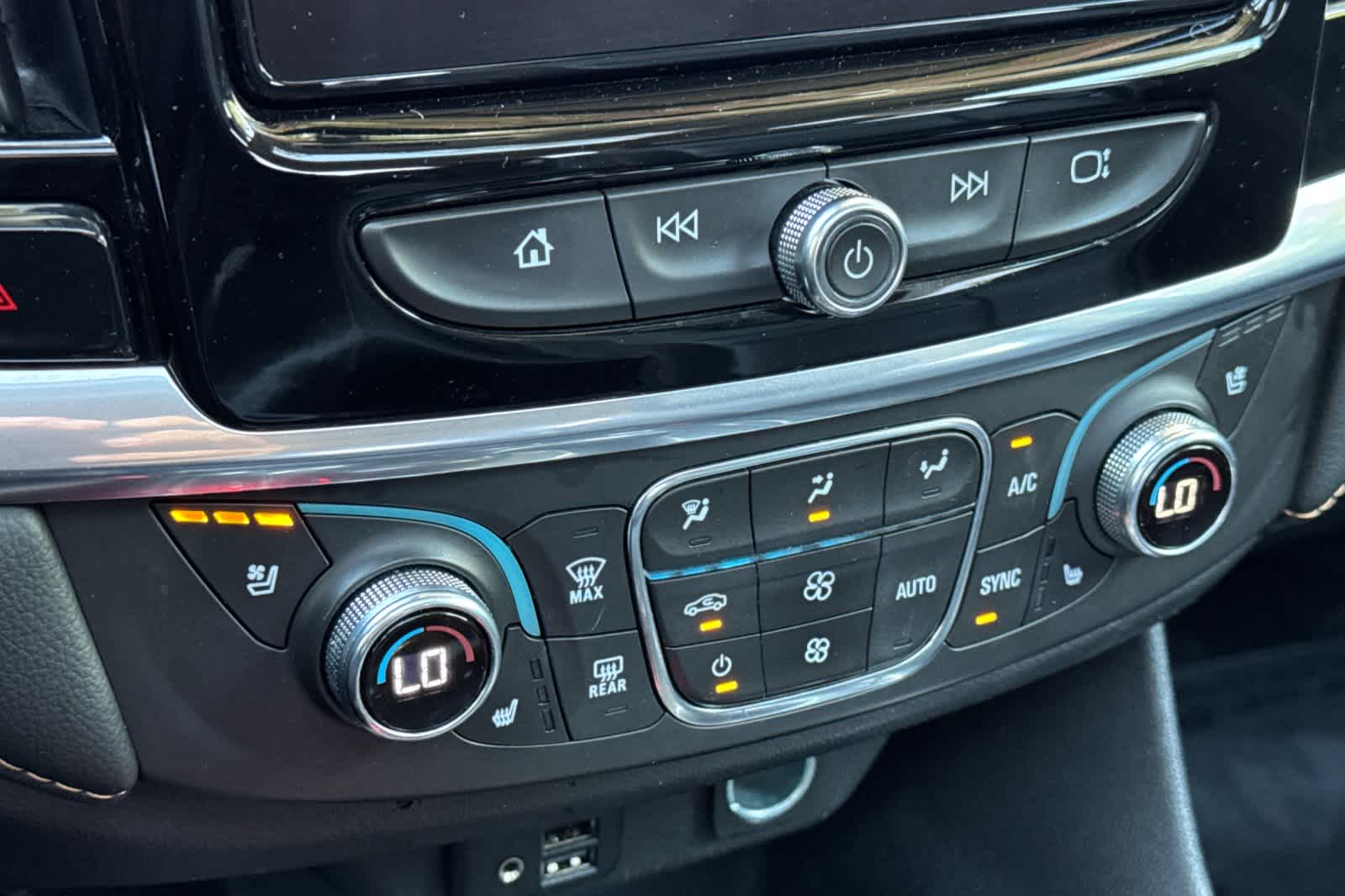 Used 2021 Chevrolet Traverse SUV