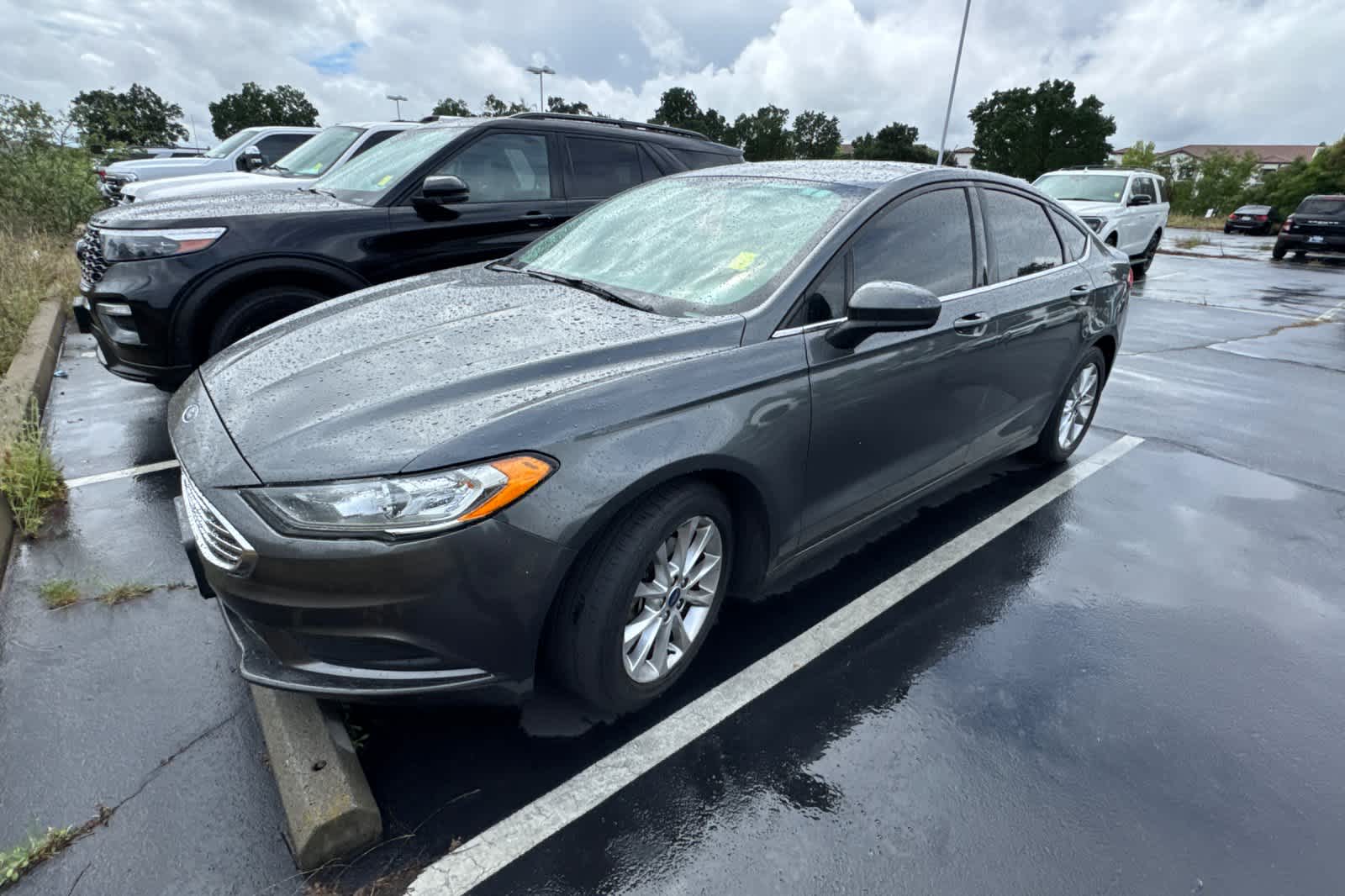 Gray (Magnetic) 2017 Ford Fusion SE Sedan Front-Wheel Drive 6-Speed Automatic
