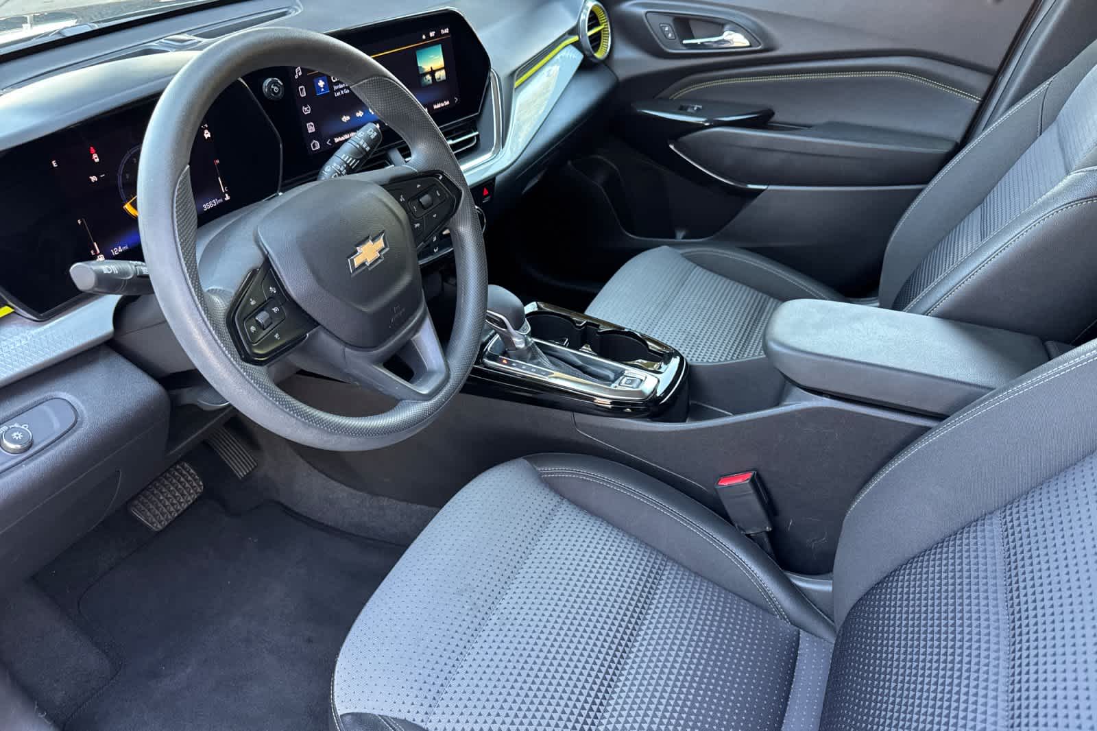 Used 2025 Chevrolet Trax SUV