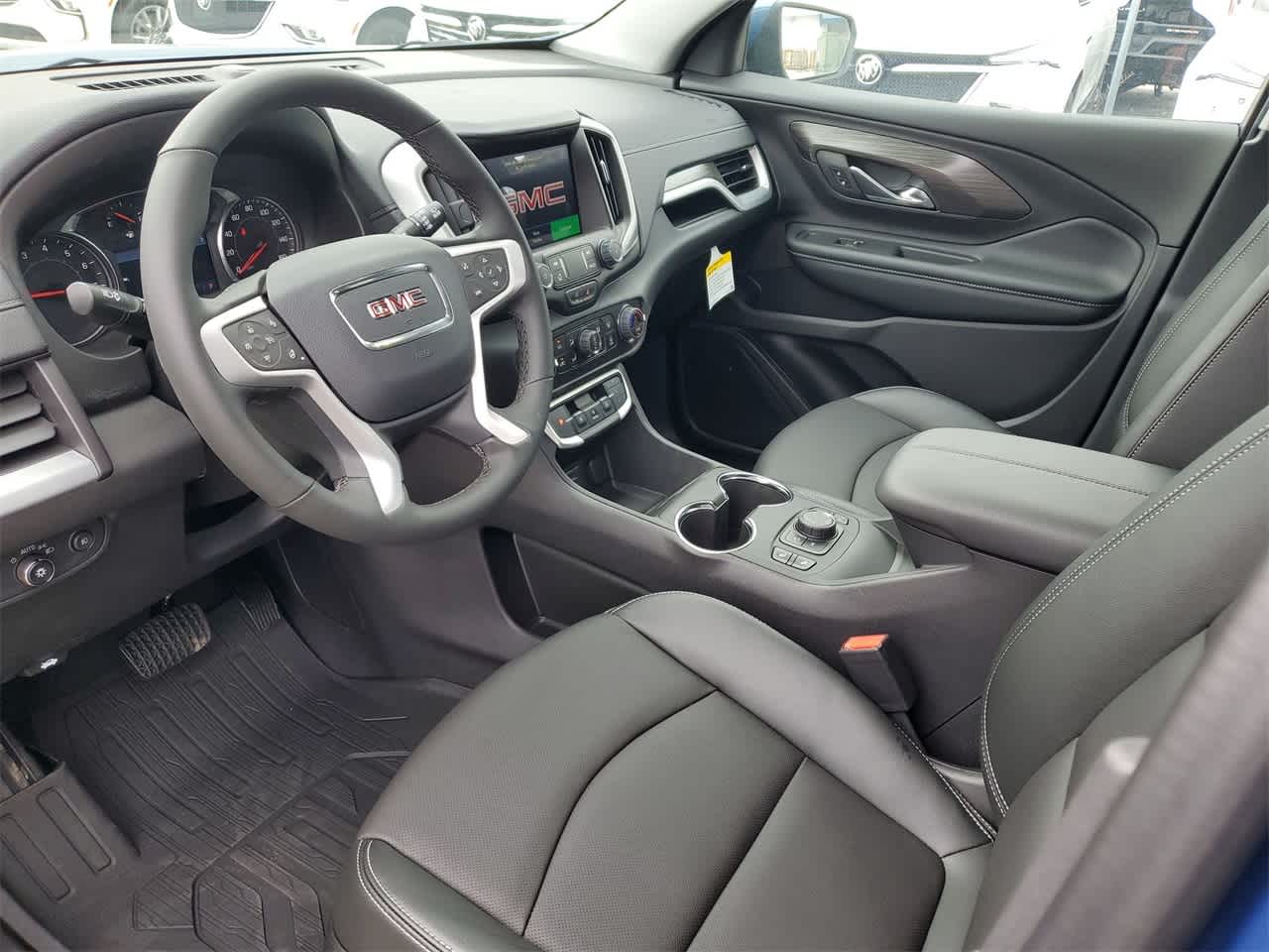 2024 GMC Terrain SLT photo 9