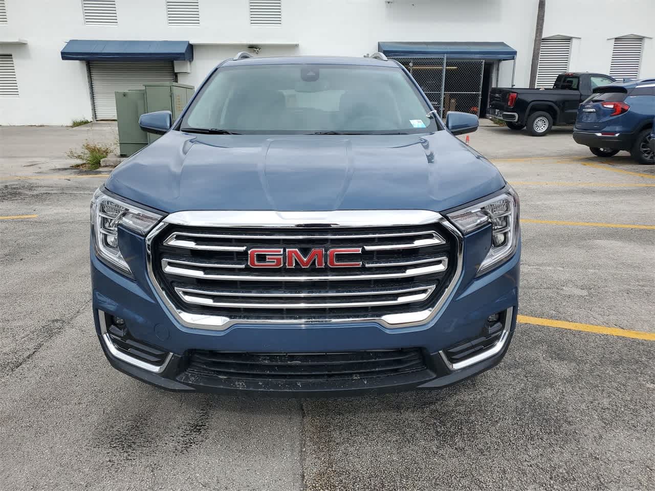 2024 GMC Terrain SLT photo 2