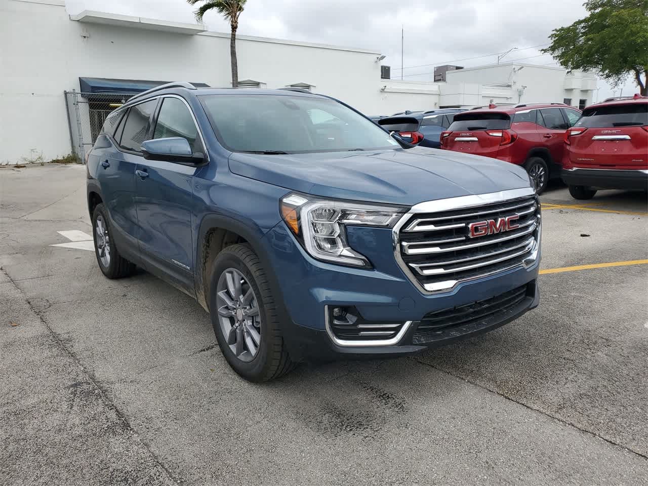 2024 GMC Terrain SLT photo 3