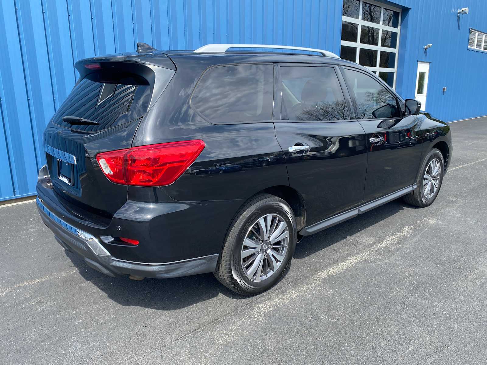 View vehicle photo 4