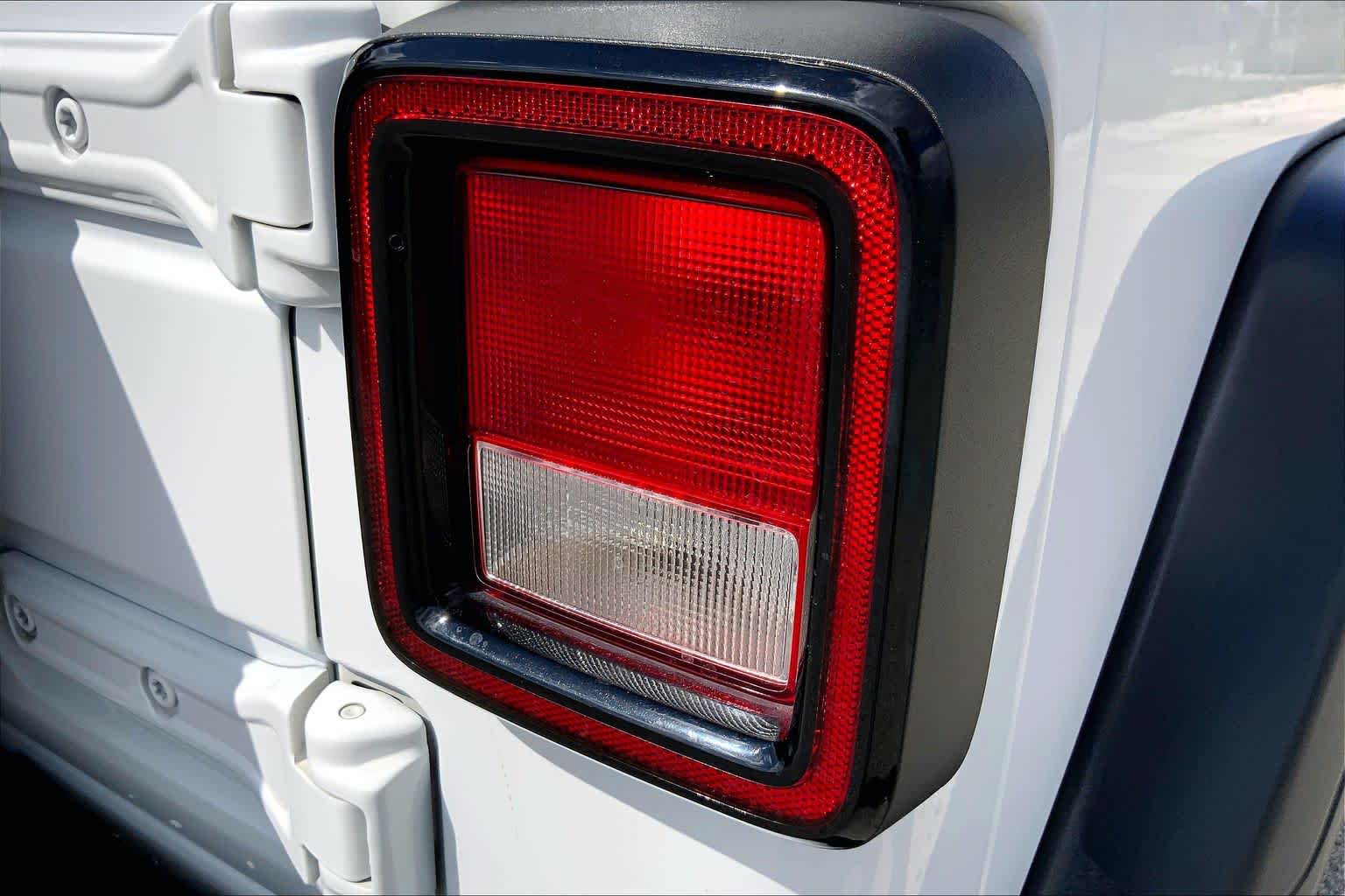 2021 Jeep Wrangler photo 30 of 36