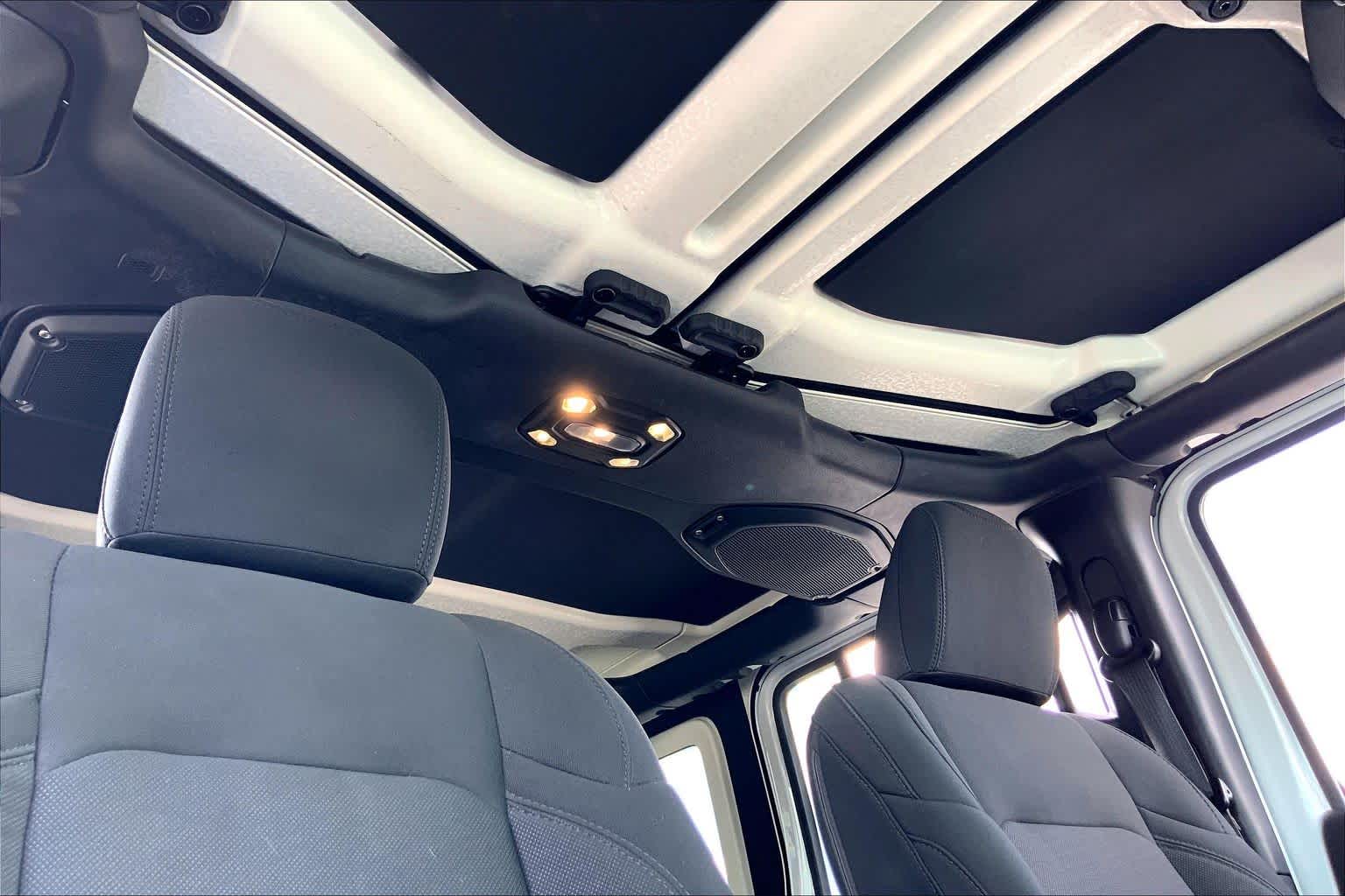 2021 Jeep Wrangler photo 14 of 36