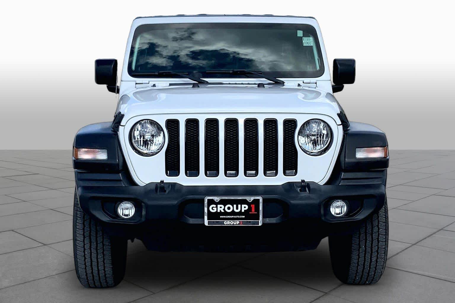2021 Jeep Wrangler photo 4 of 36