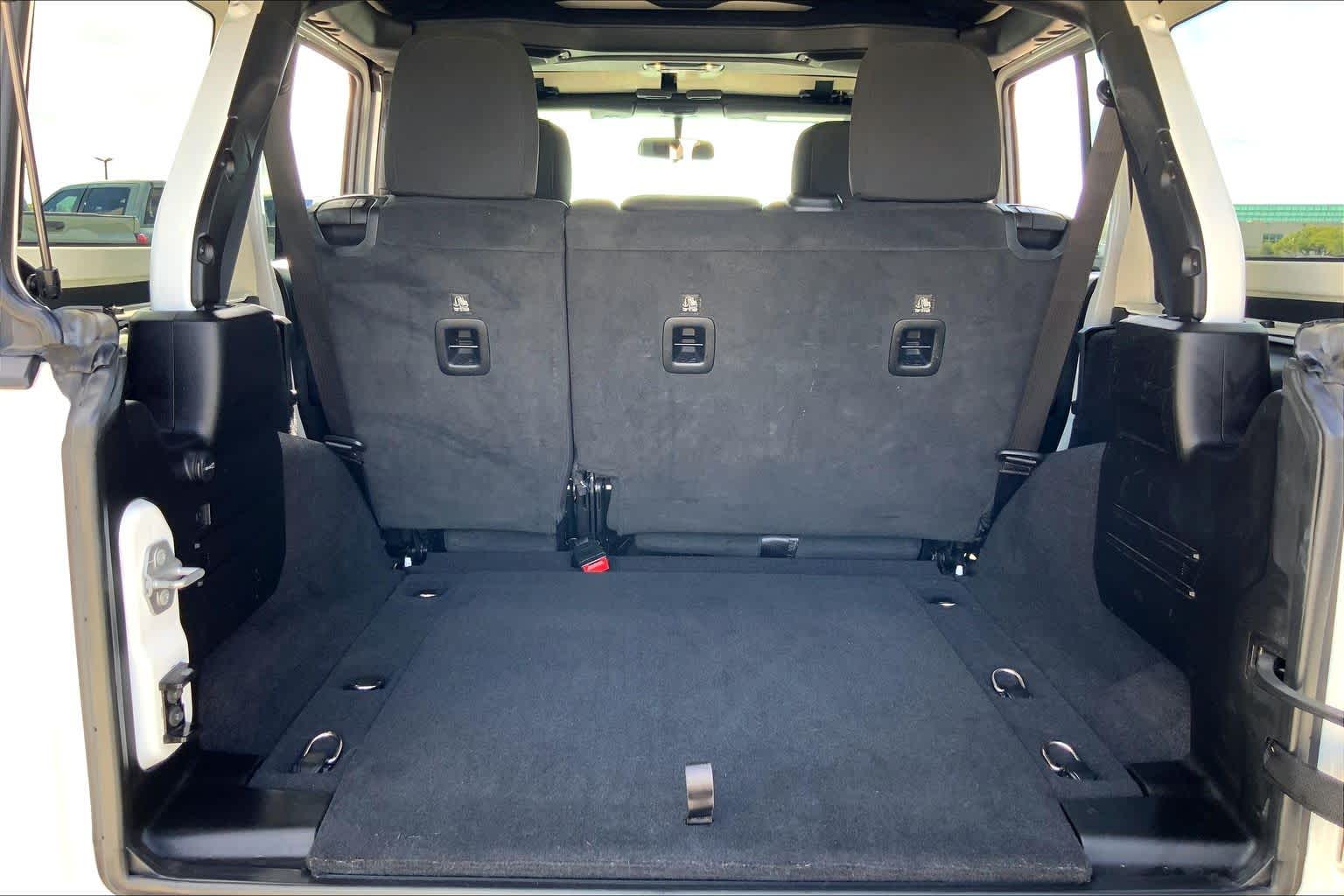 2021 Jeep Wrangler photo 34 of 36
