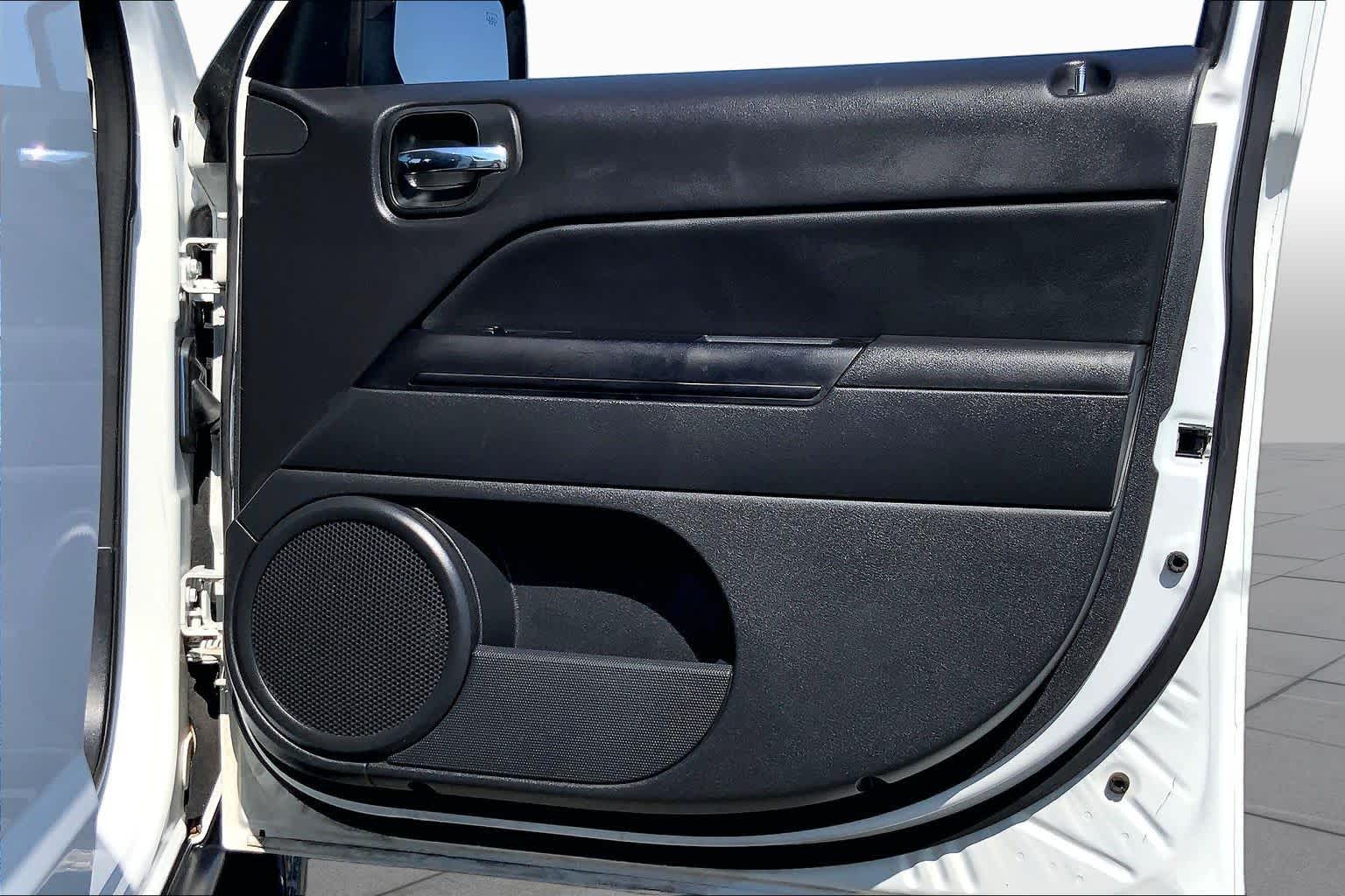 2017 Jeep Patriot photo 21 of 33