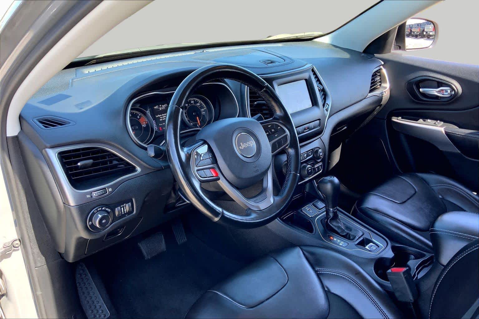 2021 Jeep Cherokee photo 17 of 36