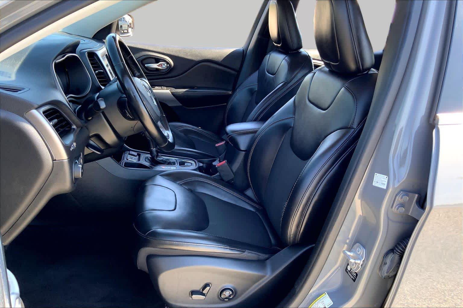2021 Jeep Cherokee photo 8 of 36