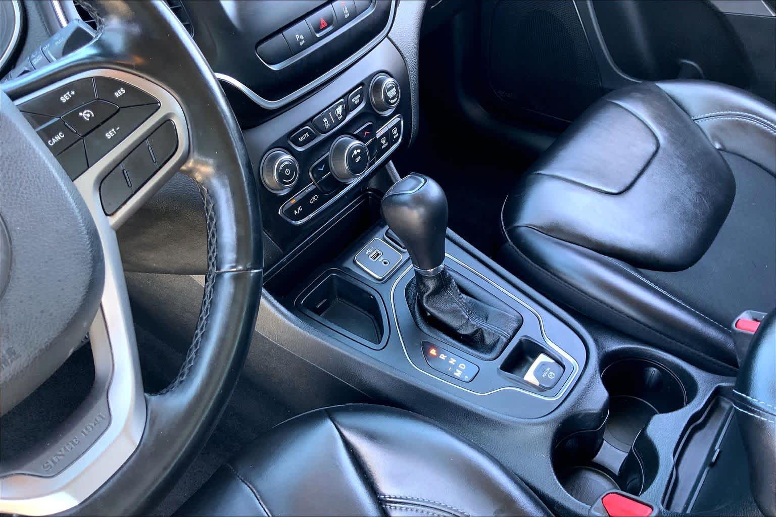 2021 Jeep Cherokee photo 16 of 36