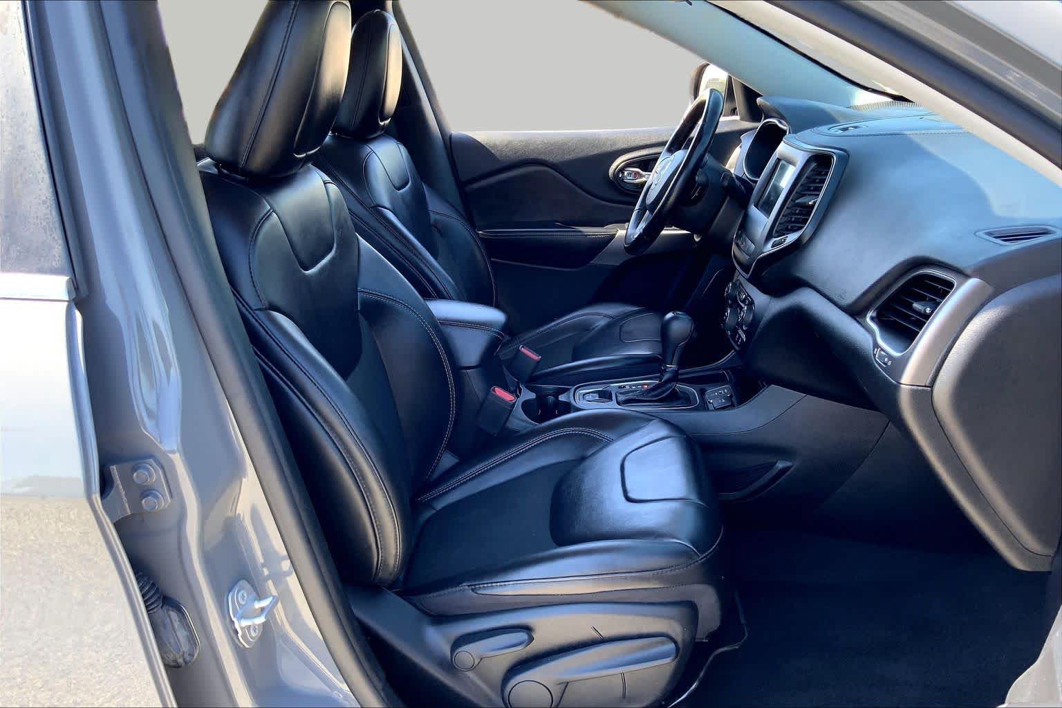 2021 Jeep Cherokee photo 9 of 36